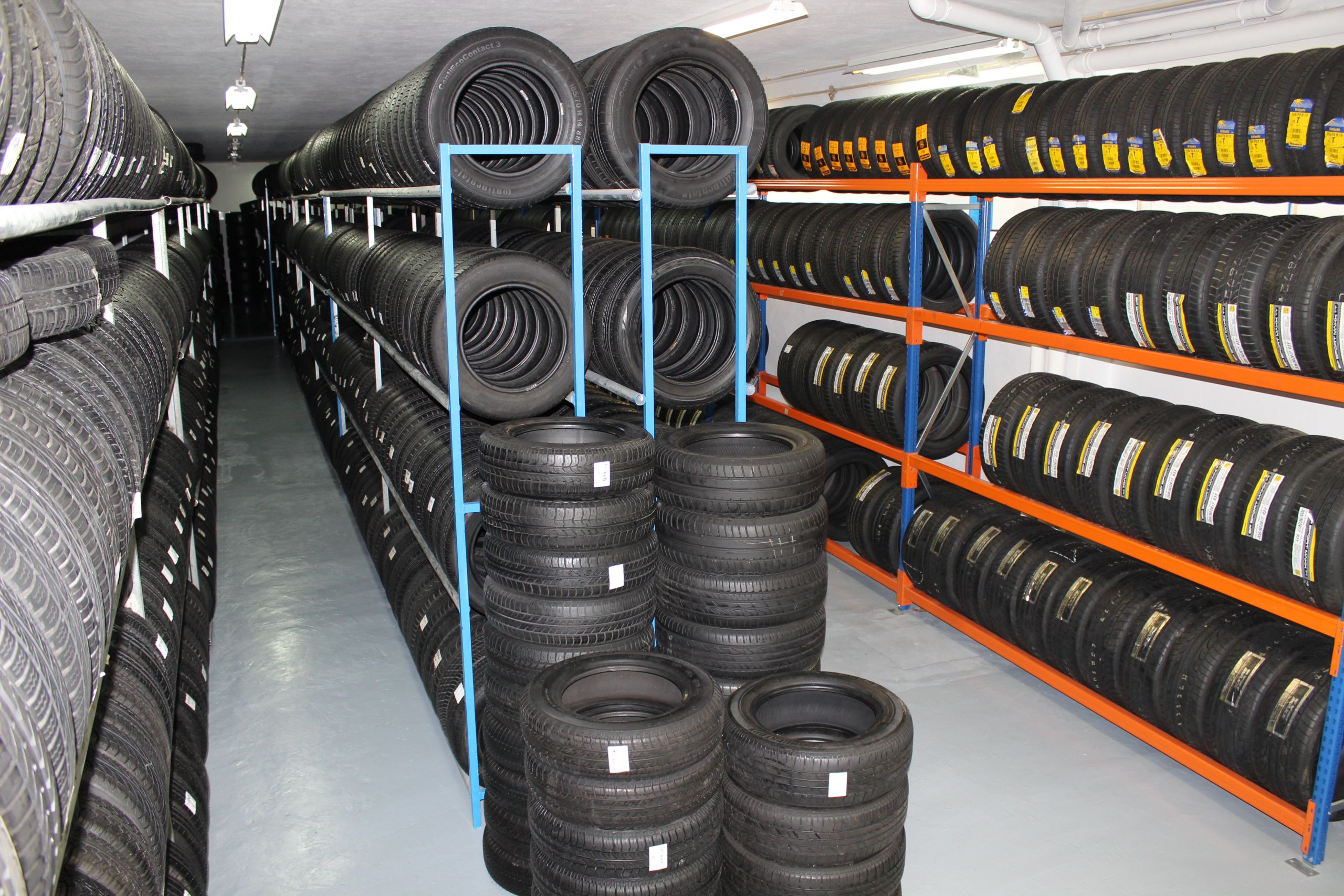 Venda de Pneus Semi-Novos e Novos